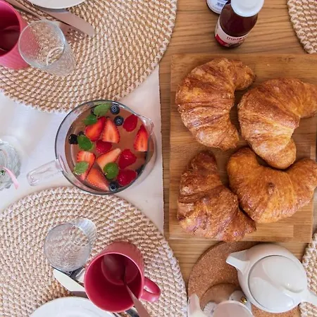 Leccino Primo Piano By Yohome