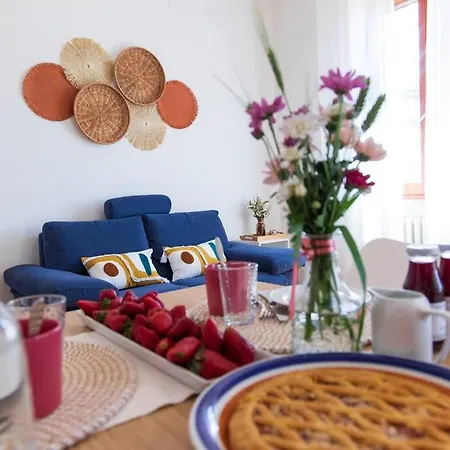 Leccino Primo Piano By Yohome