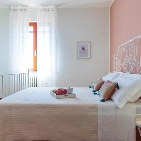 アパート Leccino Primo Piano By Yohome Fiorenzuola di Focara