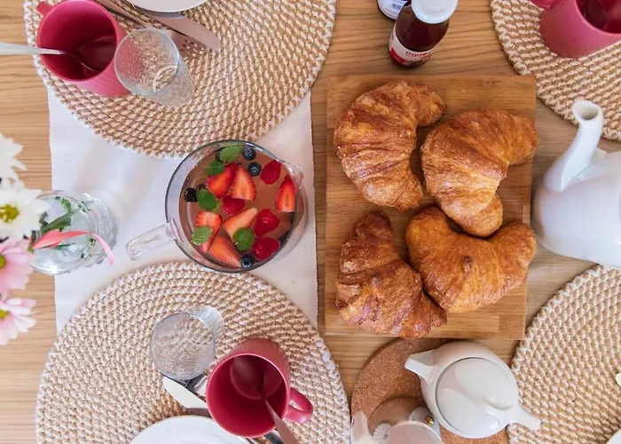 Leccino Primo Piano By Yohome