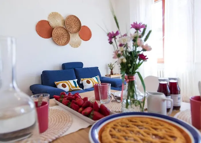 Leccino Primo Piano By Yohome